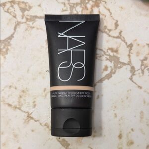 NARS radiance tinted moisturizer spf 30 GOTLAND light 1.2